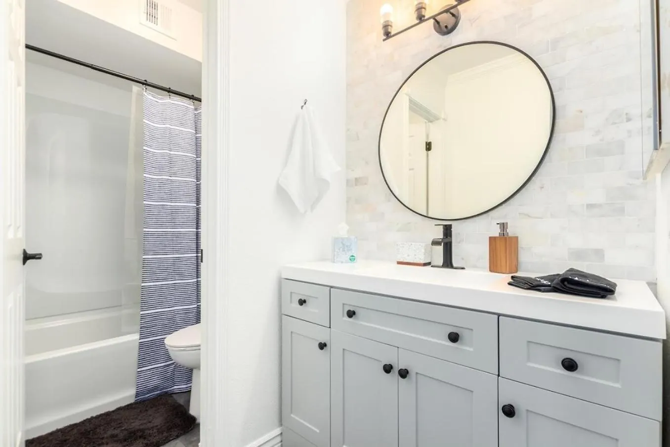 Luxe, 2Br Old Town Condo Wpatio, Pool, & Parking Scottsdale