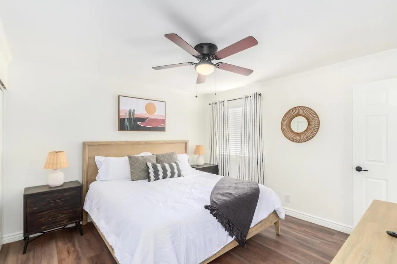 Luxe, 2Br Old Town Condo Wpatio, Pool, & Parking Scottsdale USA