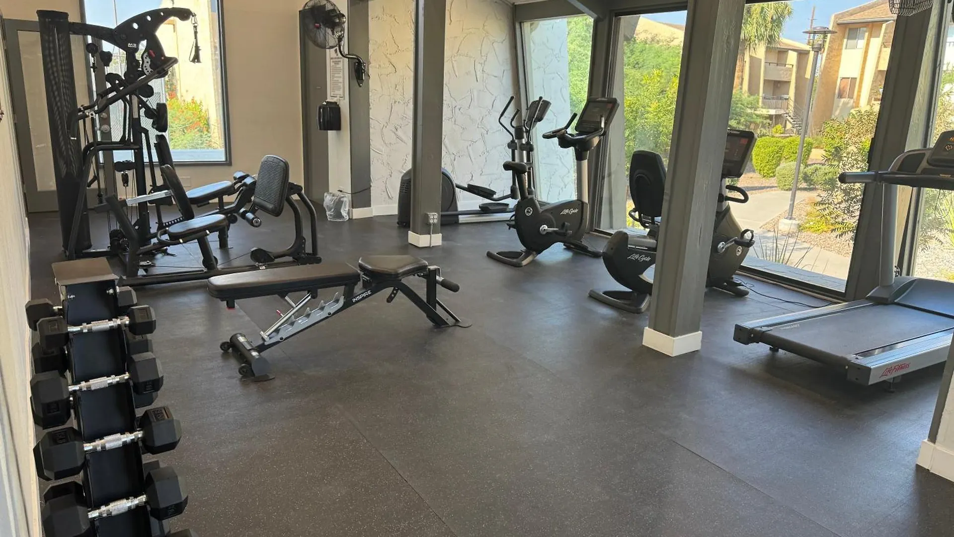Luxe, 2Br Old Town Condo Wpatio, Pool, & Parking Scottsdale USA